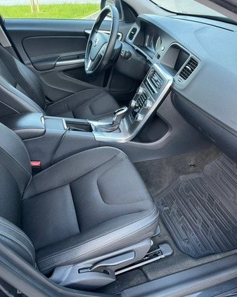 Volvo V60 cena 62900 przebieg: 133500, rok produkcji 2016 z Szprotawa małe 121